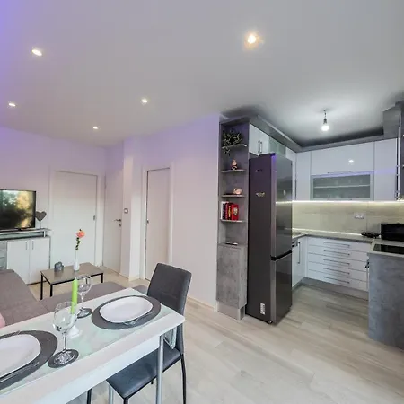 Quiet Comfortable Quo Vadis Apartment *