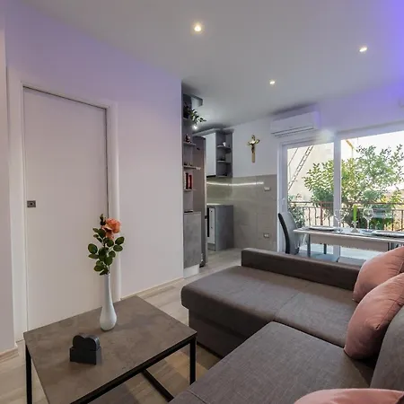 Quiet Comfortable Quo Vadis