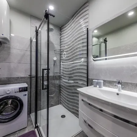 Quiet Comfortable Quo Vadis *